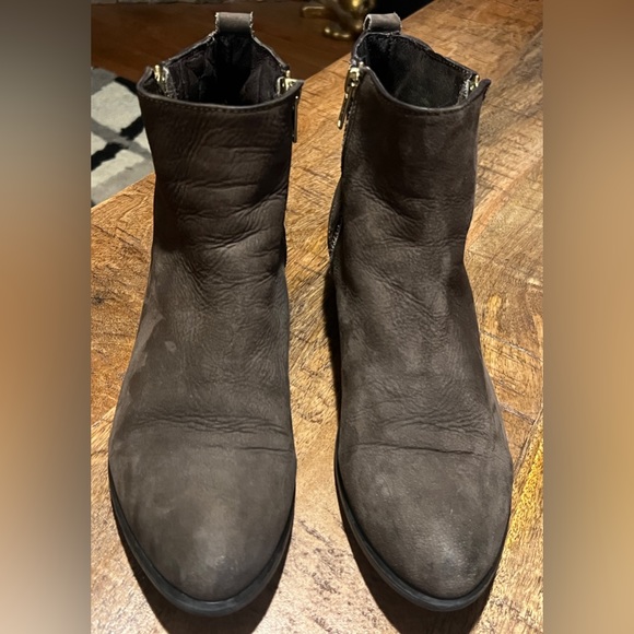 Steve Madden 4-zipper Brown Suede Back quilted Sz 9 Ankle Boots - Picture 3 of 14